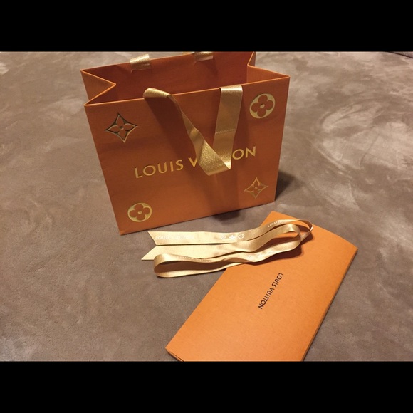 Louis Vuitton Accessories - LV box, envelope and ribbon holiday edition